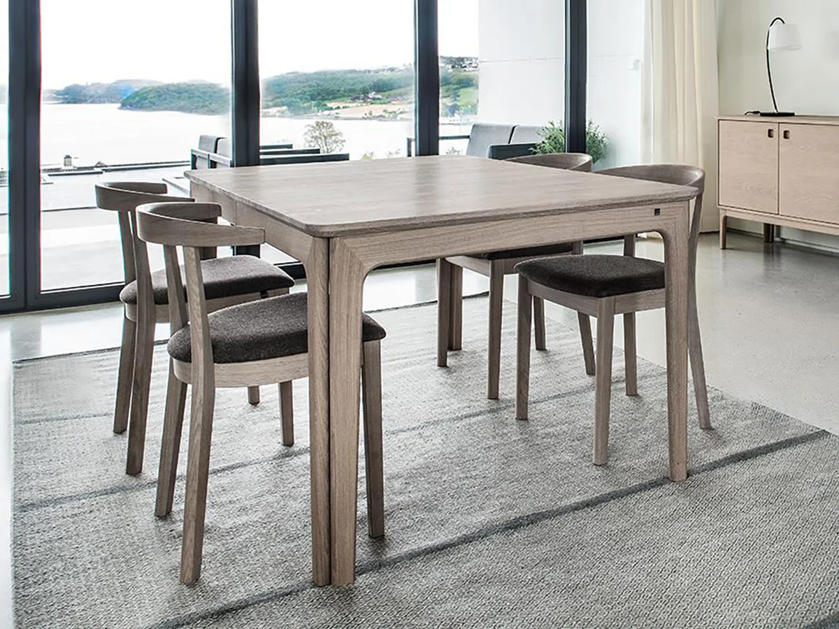 Skovby Extending Table Oak Finish | Fredmans